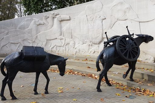 Animals in war memorial (2004)
