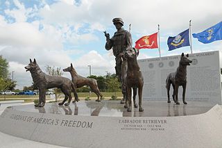 Monument voor werkhonden in dienst (2013)
