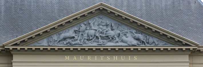Fronton achterzijde Mauritshuis Den Haag